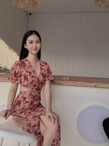 无锡情趣GSQT会所，妹子粉嫩