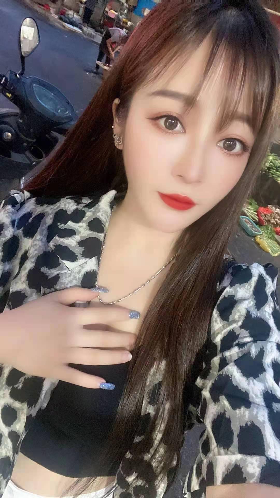 品尝美味性感的美女